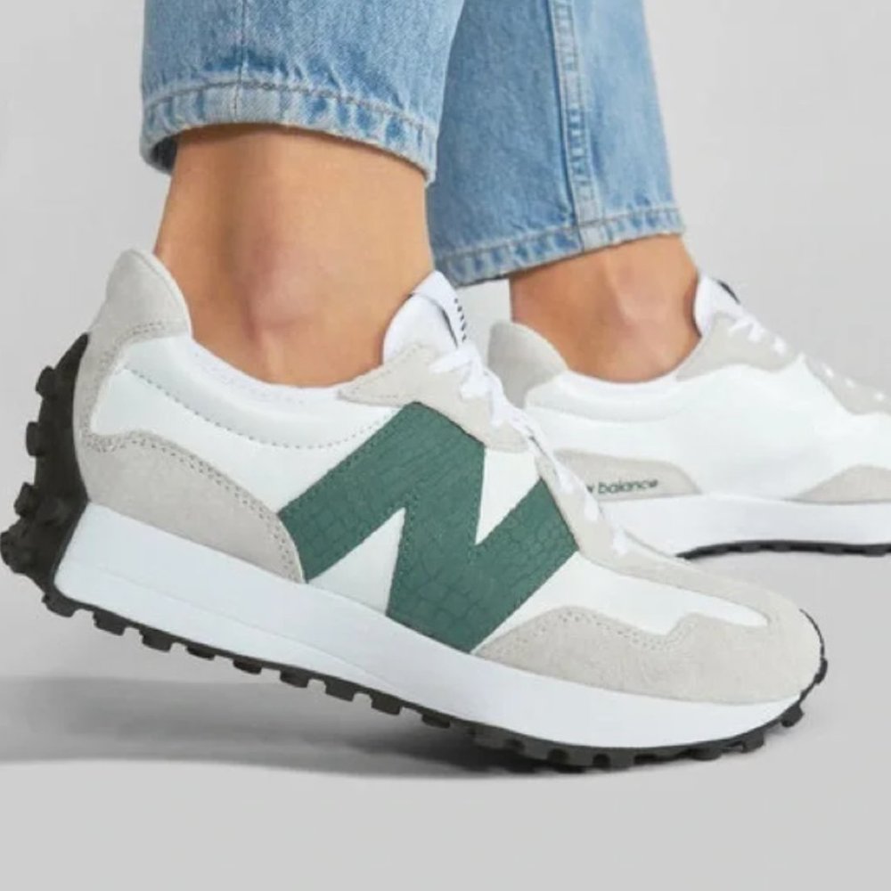 New Balance 327 Casual Sneakers Shoes White Leather Green Logo size 12 - Picture 2 of 8